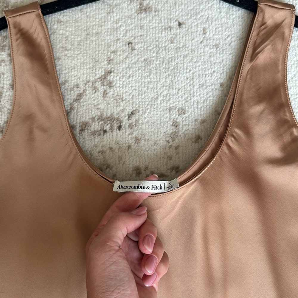 Abercrombie Women’s Satin Tank NWOT - Picture 3 of 5